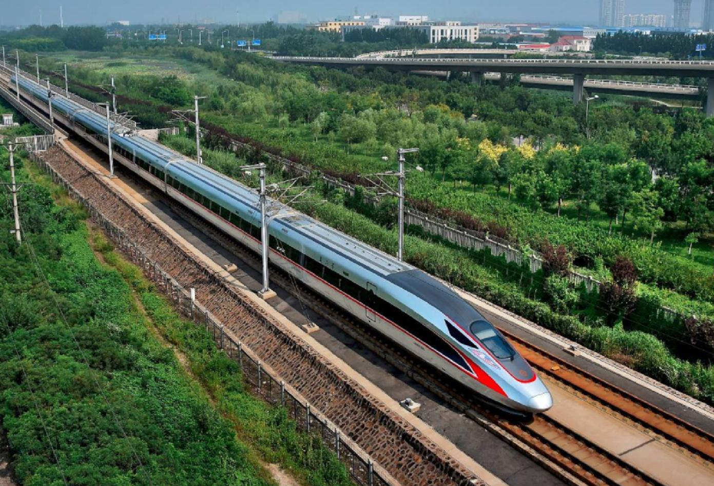 中国时速800公里的超级高铁,中国高铁时速350km贴地飞行