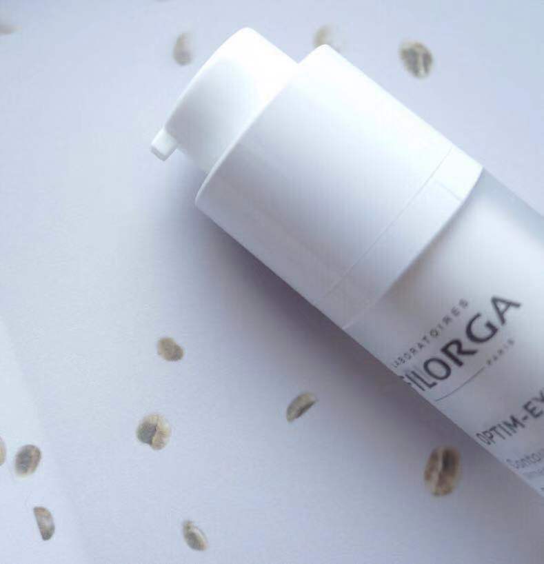 有句话说得好：美不美看脸，老不老看眼