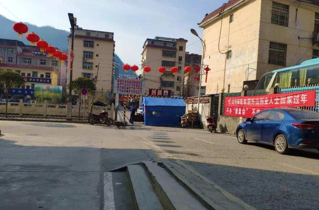 初来白河仓上，便喜欢上这个小镇