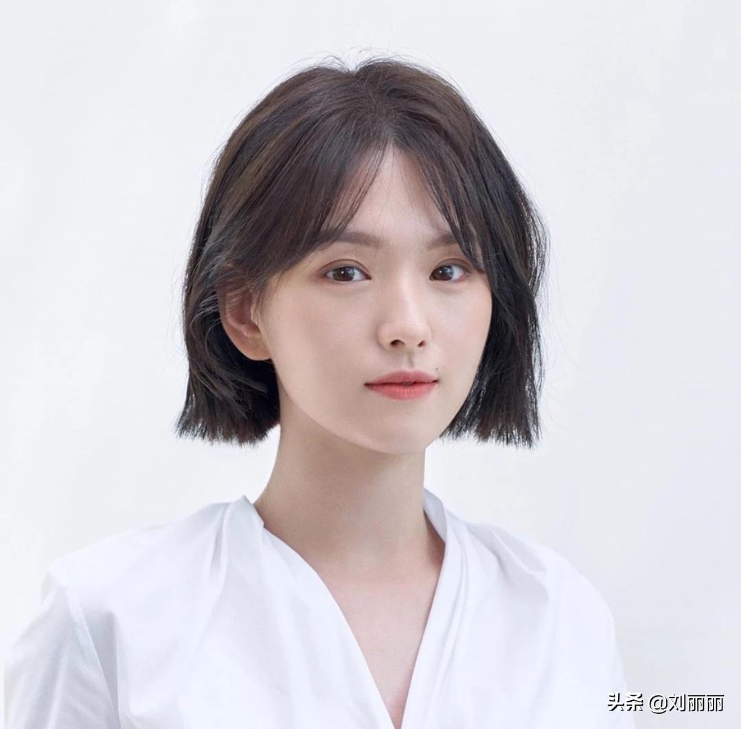 女生短发别针造型,所有女生剪完不用打理的减龄短发