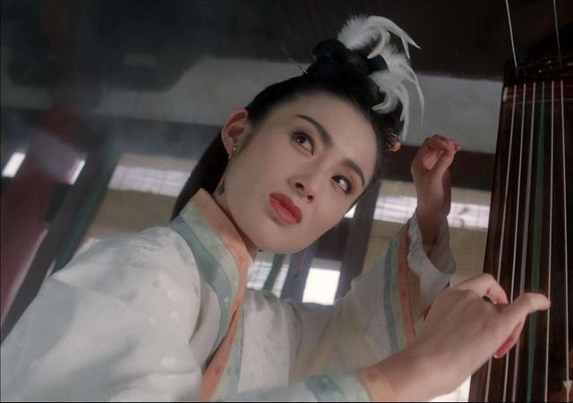 15部影视剧“名场面”，乌鸦掀桌，朱茵眨眼，她让人等了28年