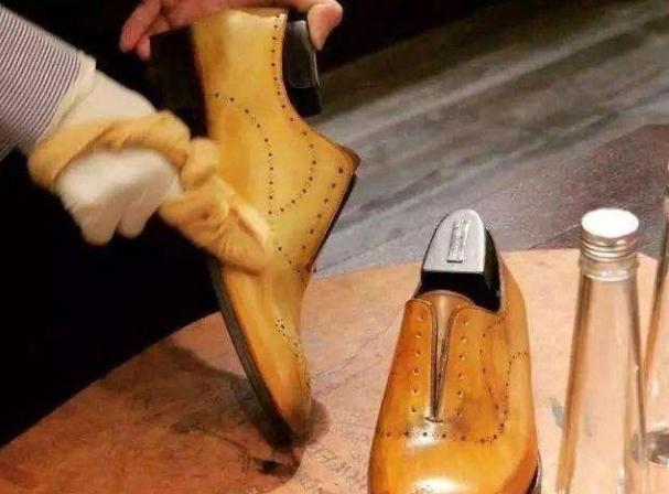 好皮鞋怎么打理,穿了几年的皮鞋怎么保养可以变软