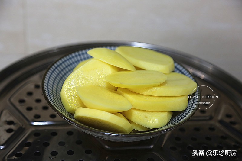 油炸酥脆土豆,土豆这样做怪不得孩子还想吃
