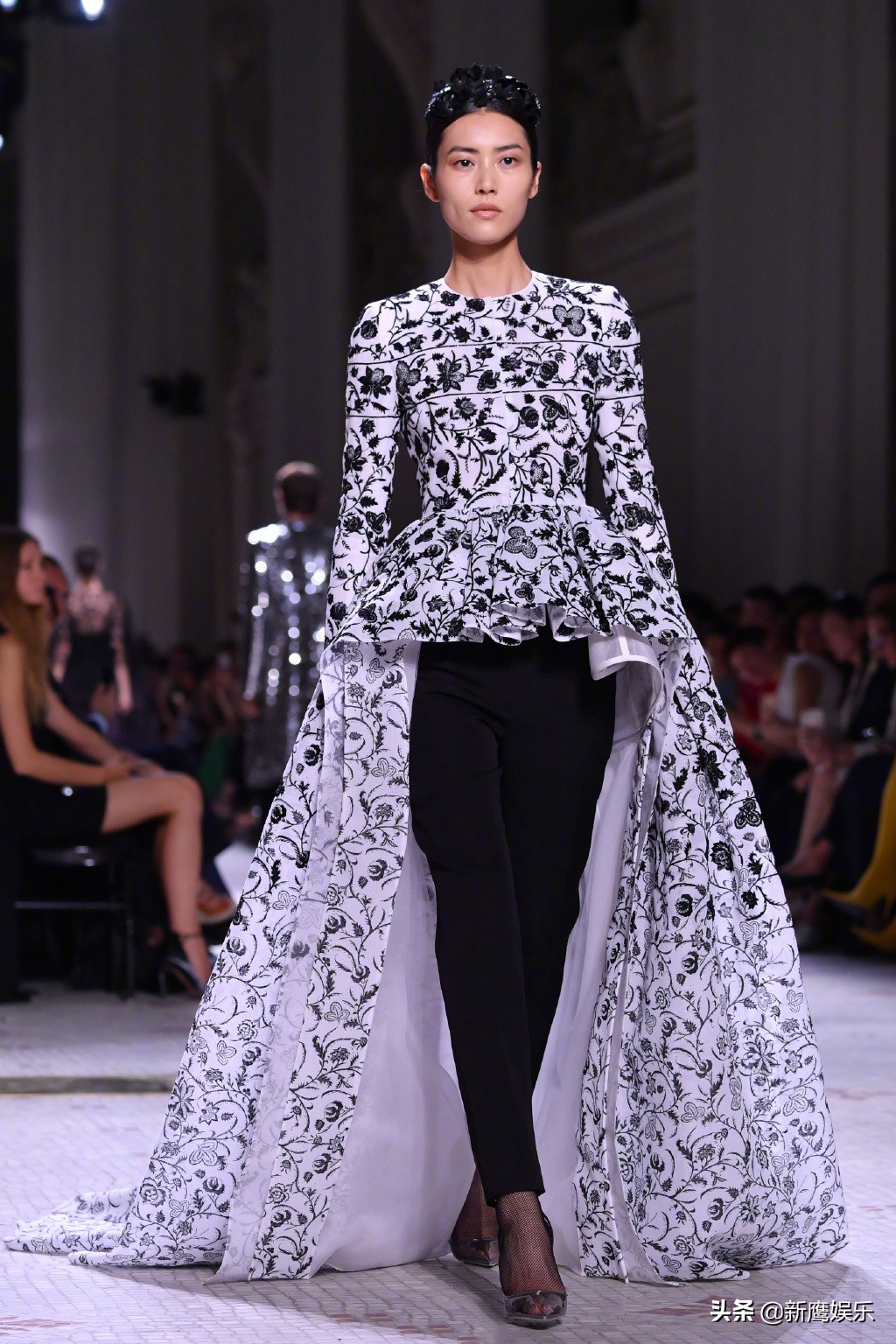 刘雯解约蔻驰原因,刘雯与蔻驰解约的影响