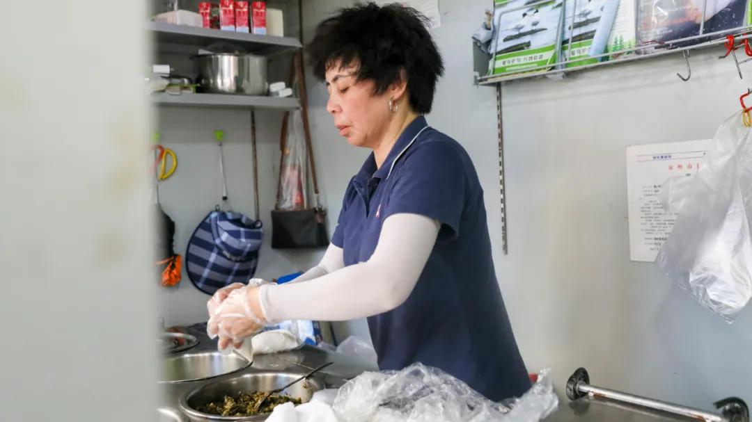 泉秀路上卖了17年的QQ米包,再不去吃就要失传了...