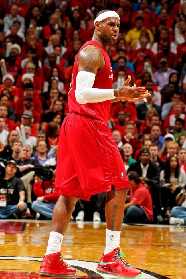 nba球员圣诞节穿什么鞋,nba球星平时穿什么鞋