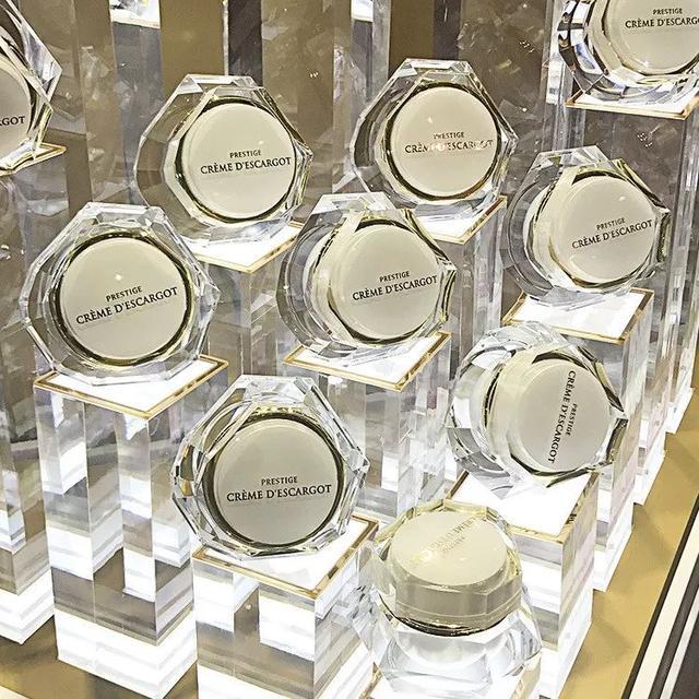 皮肤起皮干燥用什么修护精华,皮肤干燥起皮用什么面霜