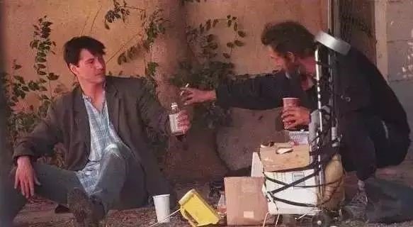 这个世界配不上基努里维斯西装,这个世界配不上一颗赤诚的心