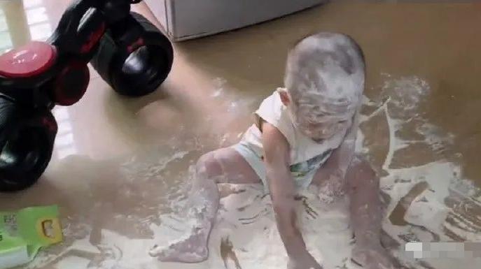 在公交车上遇到的妹纸，让我沉醉迷失了方向，我该怎么搭讪啊？急