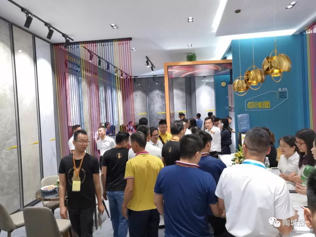 开宝马、吹萨克斯卖瓷砖！20位经销商谈如何扭转市场逆境