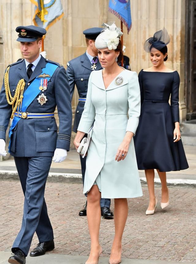 梅根和凯特尴尬同框照片,凯特梅根最后一次同框