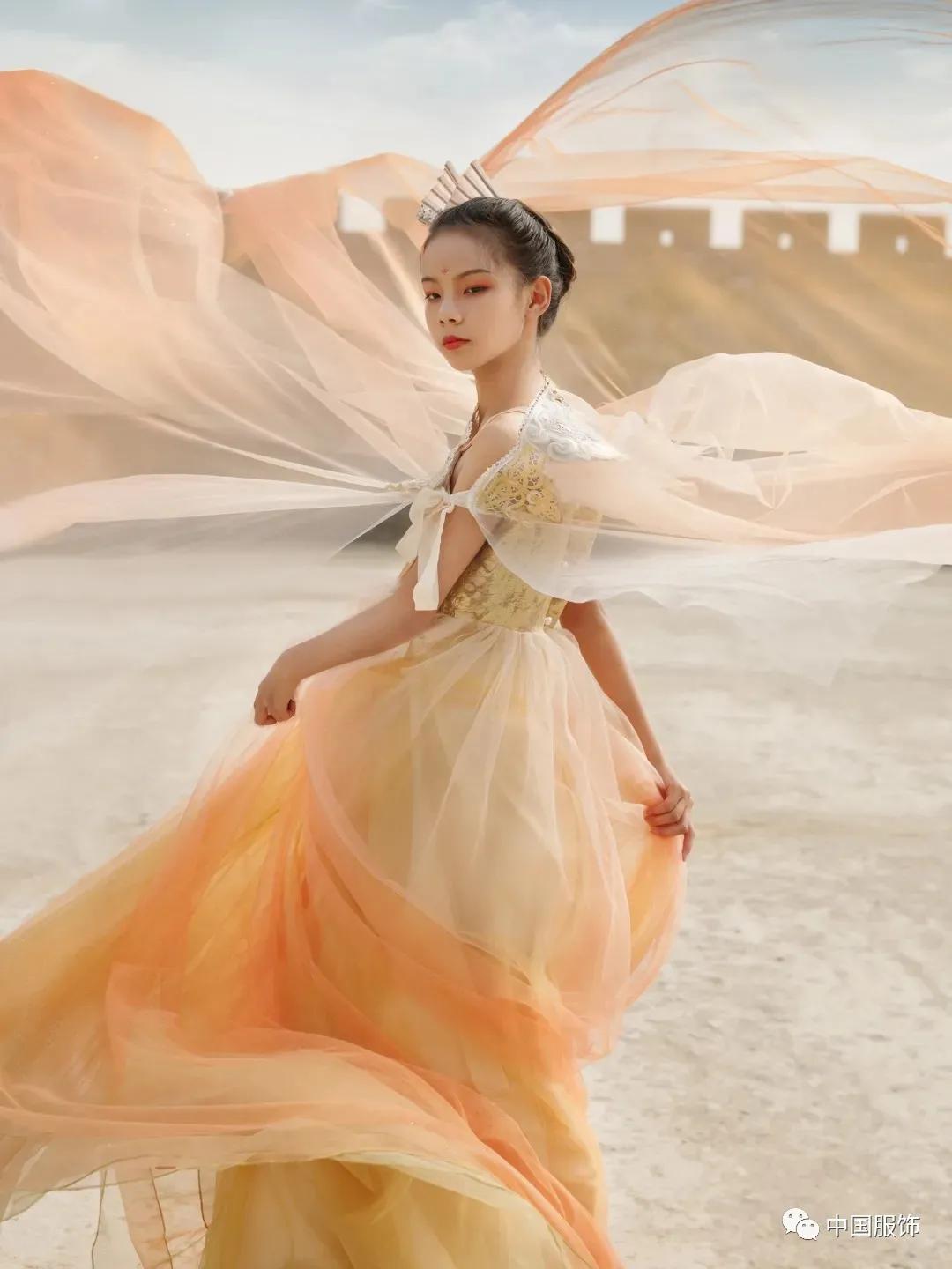 行业首发,JS蒋硕·肩上云×《中国服饰》杂志2021北京时装周上演汉服童装专场发布