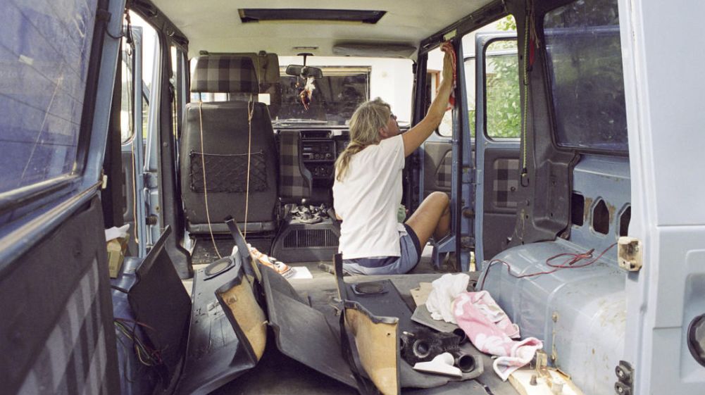 54岁裸辞，花45W流浪地球26年，炸上BBC，这...