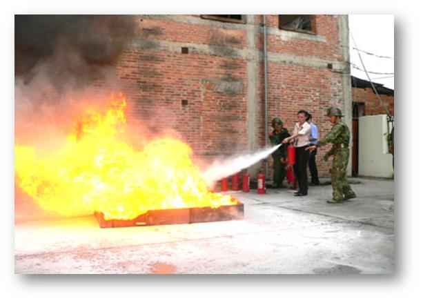 二氧化碳灭火器使用操作视频,灭火器的操作与使用示范教案