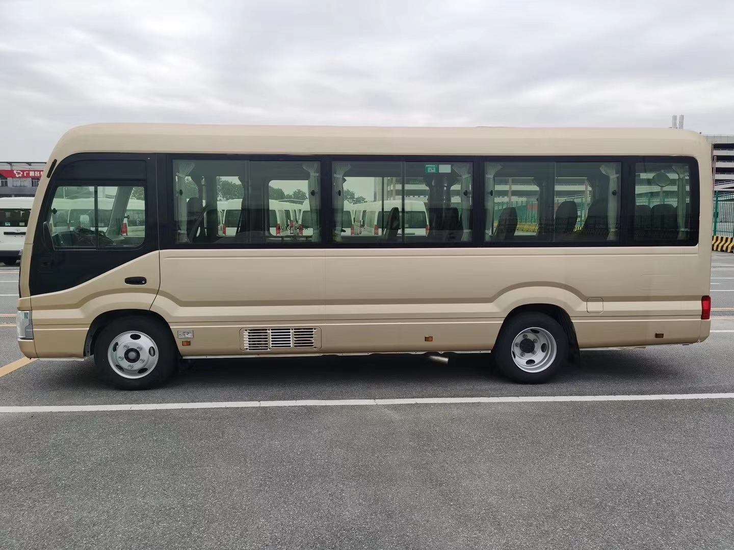 丰田考斯特最豪华版,丰田考斯特顶级车的图片