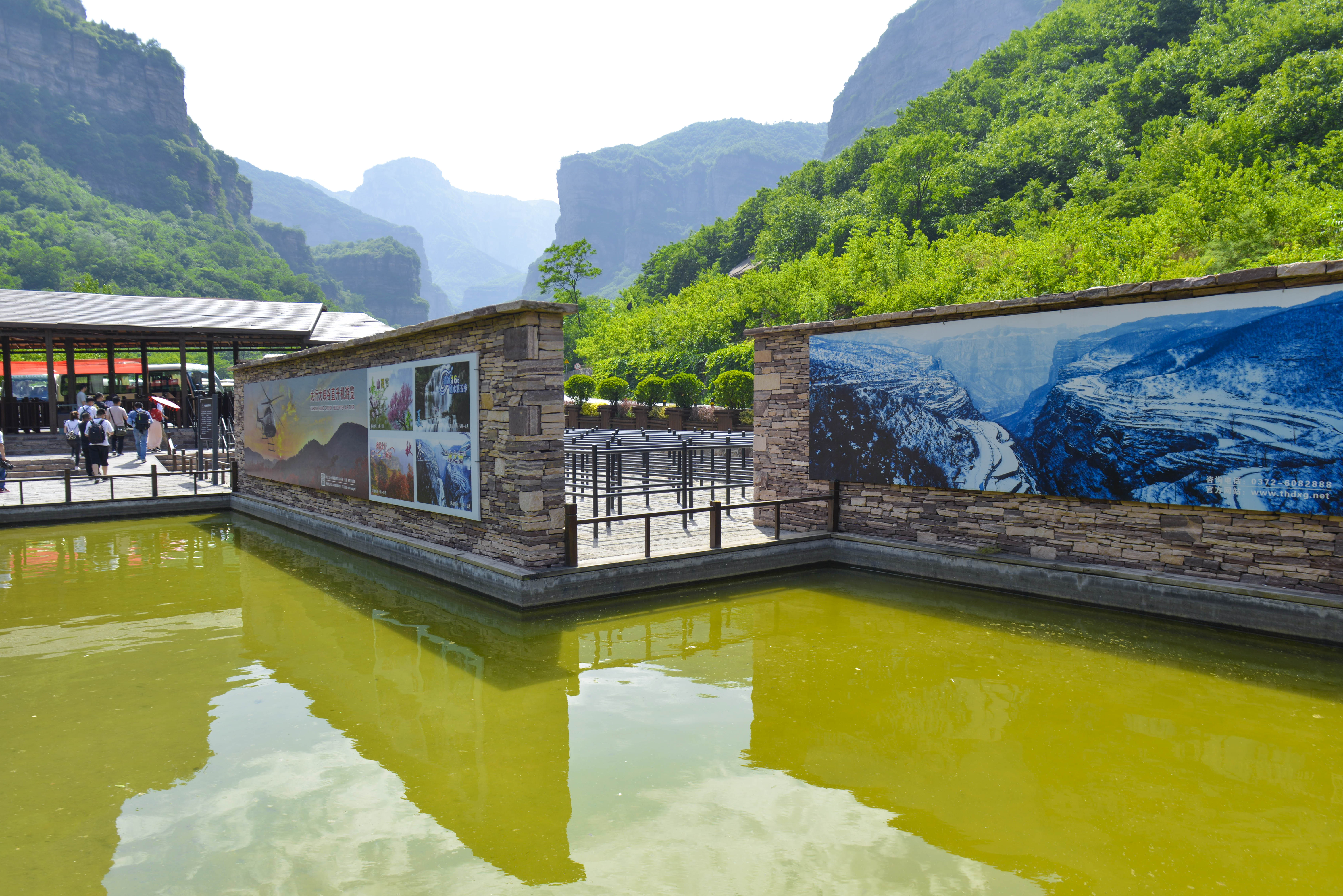 来到这里，我承认我腿有些软，但我还是痴迷于它的美