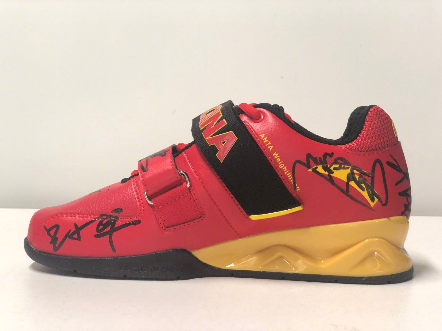 吕小军举重鞋和安踏举重鞋区别,安踏在国外健身圈被吕小军带火了