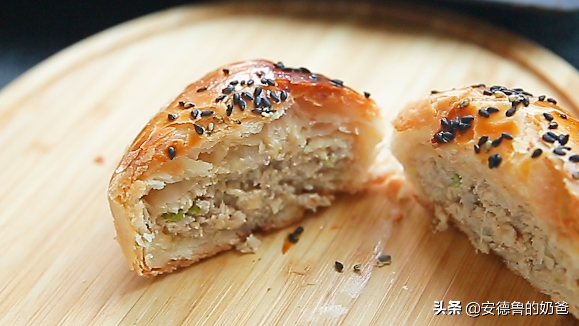 奶爸分享肉酥饼脆的掉渣色泽油亮馅料咸鲜的香气一下散发出来