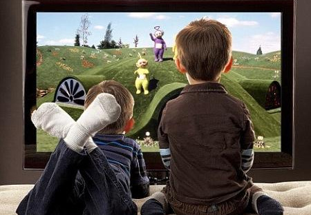 宝宝多大可以看电视最合适,宝宝多大可以看电视玩电脑