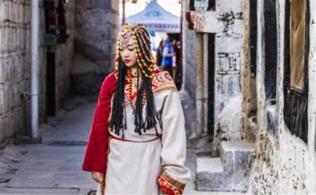 拉萨旅游攻略必带物品大全,来拉萨带什么特产比较好