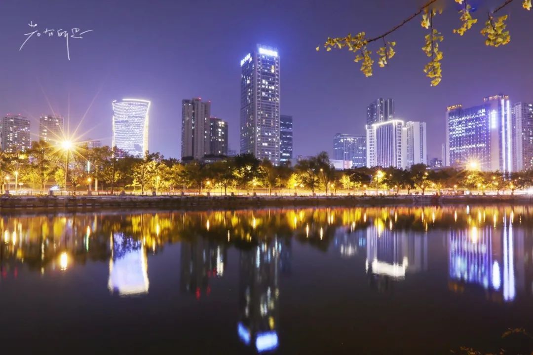 宽窄巷子成都休闲慢生活好去处,夜游成都宽窄巷子茶馆