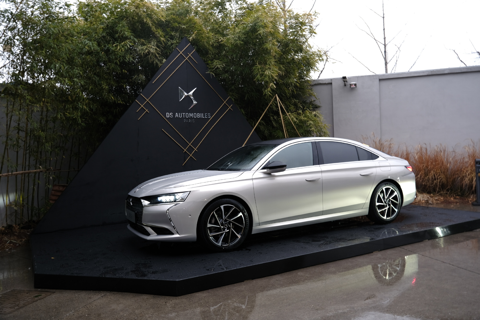 雪铁龙ds品牌旗舰车型ds9正式发布,长安标致雪铁龙新车ds9