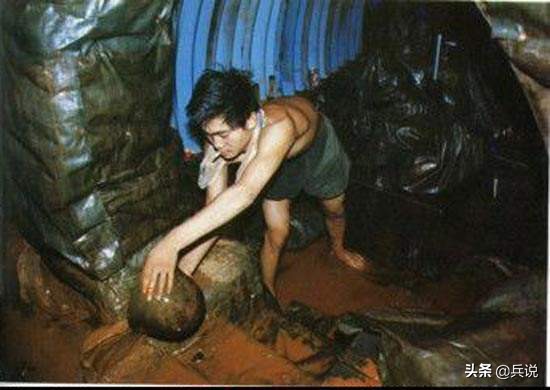 越军在老山秘密设置阵地,却因下雨暴露,我军炮火秒杀