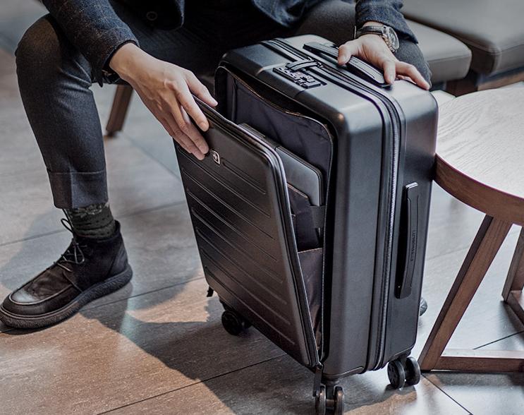 双TSA密码锁,可以侧开,还有笔记本平板电脑专用隔层