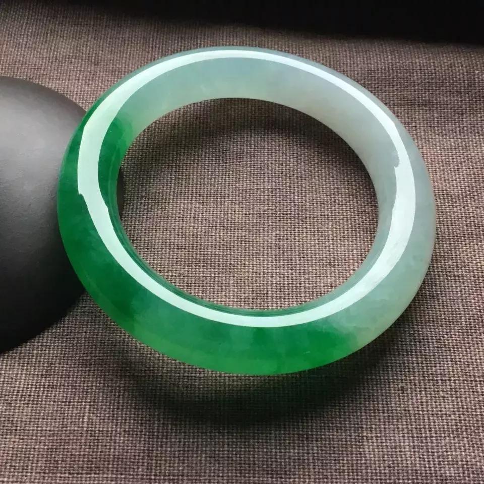 婆婆给儿媳一只金手镯,婆婆给我二手的银手镯