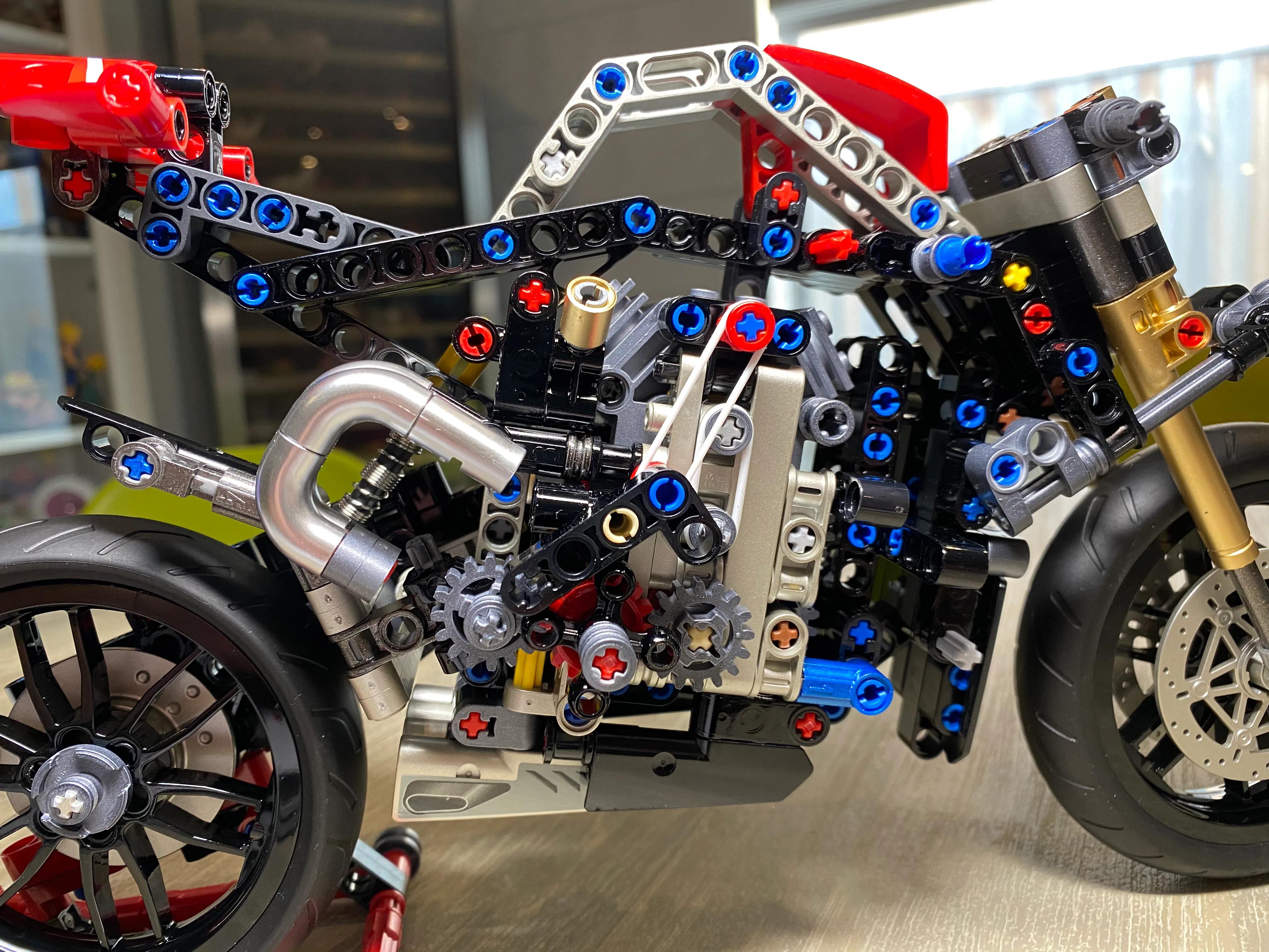 乐高杜卡迪摩托车 (乐高杜卡迪有贴纸吗)