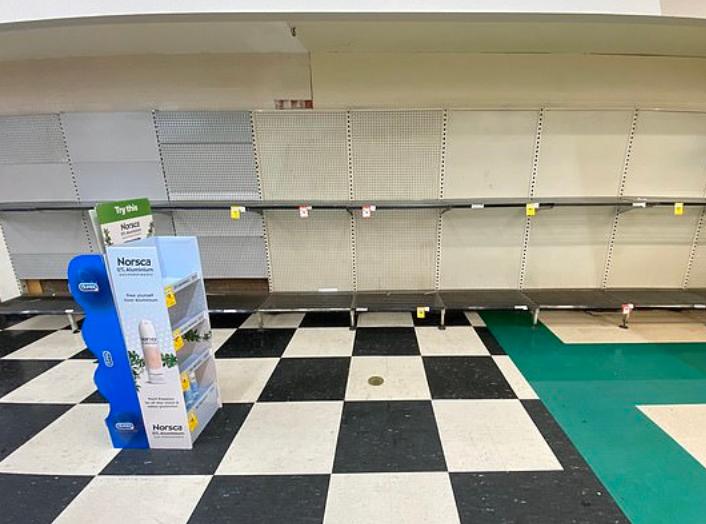 澳民众因病毒在全国范围恐慌抢购，有人抢240卷厕纸，超市被扫空