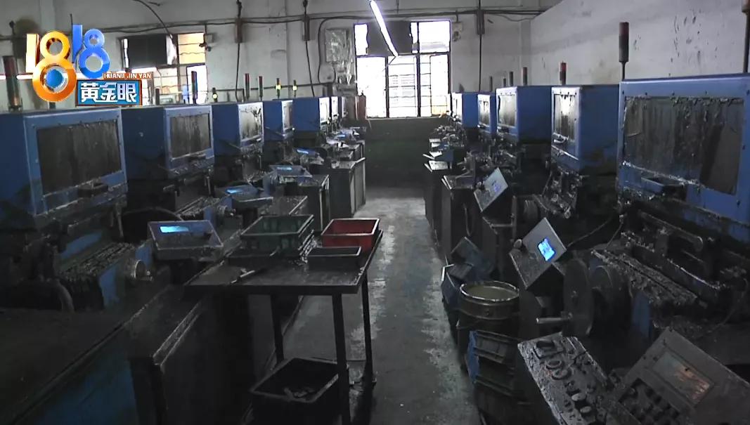 10岁足球队长，游戏里踢球，踢没妈妈四万块钱