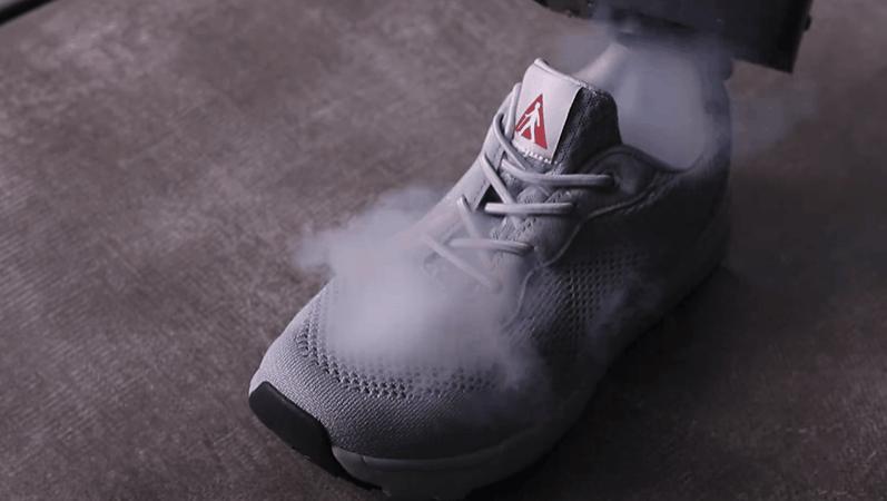 休闲运动鞋便宜没好货?硬核测试美国名牌、淘宝小米有品百元爆款