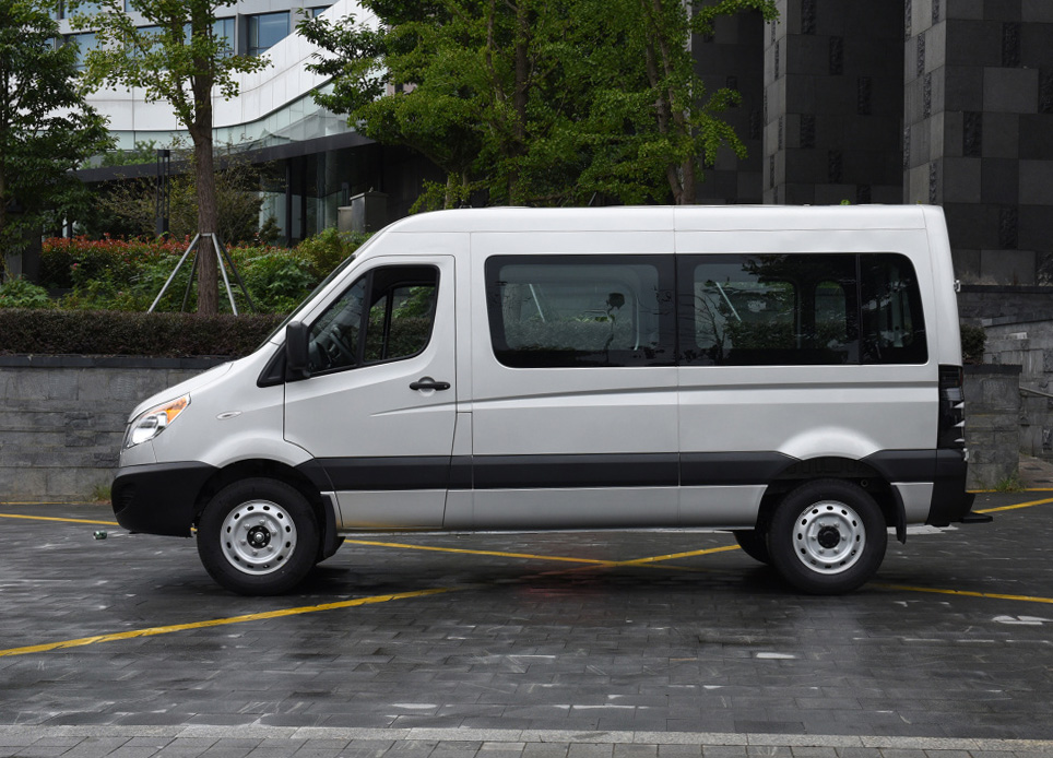 奔驰凌特2018款柴油,奔驰凌特2.1t柴油上路多少钱