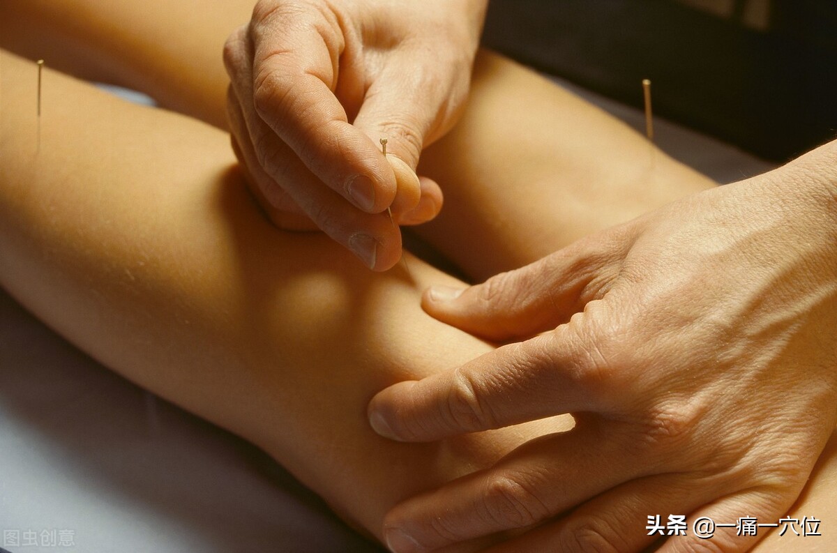 颈椎突出，手胀了怎么办？教你中医几个穴位调理，早看早受益