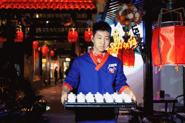 火遍成都的贰麻酒馆,成都贰麻酒馆为什么那么火