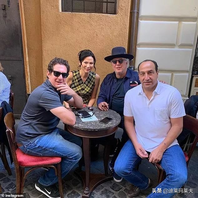 邓文迪怎么获得的百亿家产,49岁邓文迪与20岁男友