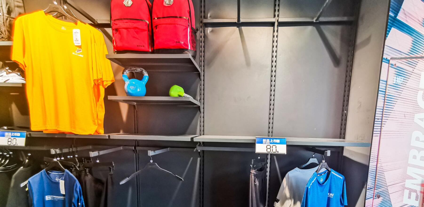 青岛鸿星尔克专卖,鸿星尔克青岛店