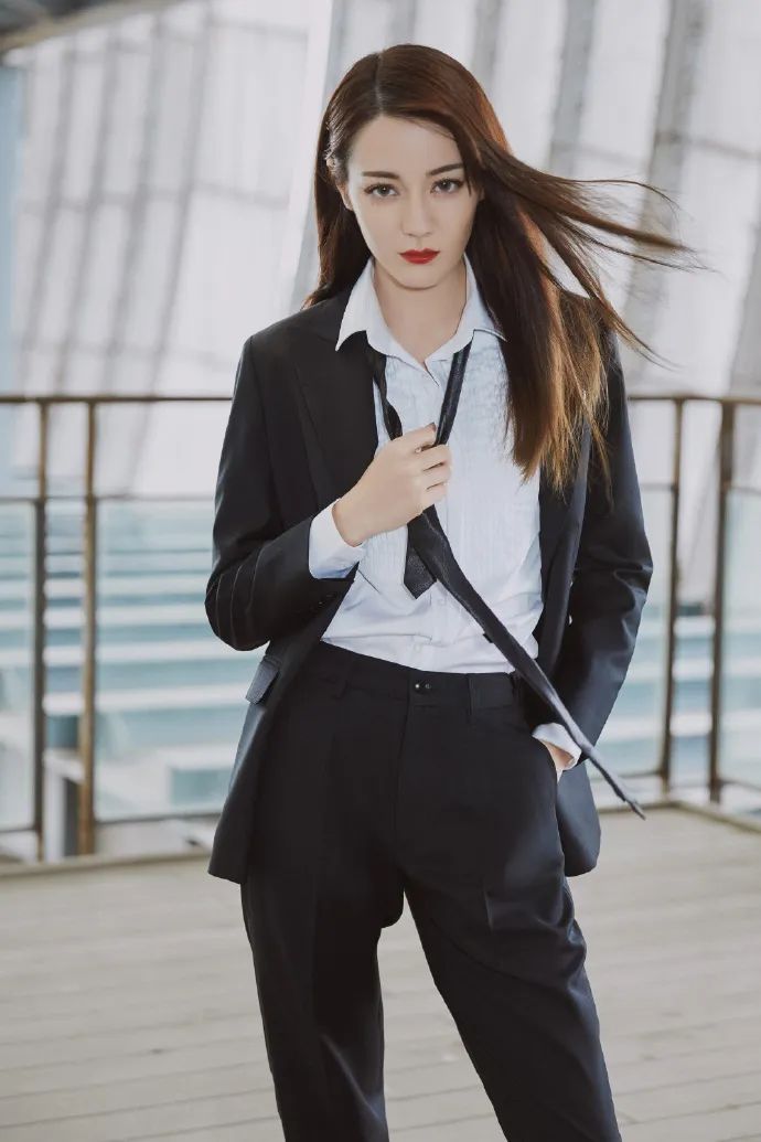 单穿白衬衫怎么搭配领带,蝴蝶结领带白衬衣怎么搭配好看