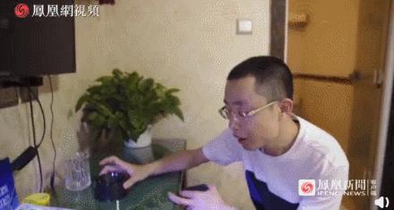 情侣出门旅行被偷拍,小情侣旅游遭偷拍