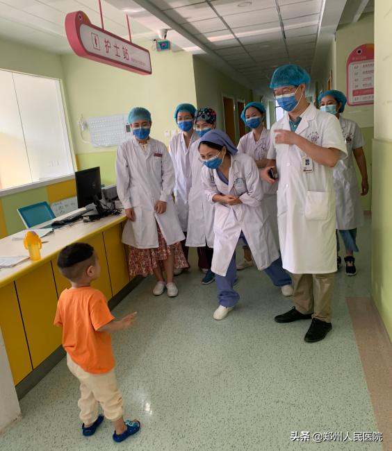 男宝总是尿到腰上怎么回事,男宝宝只能蹲着尿是什么原因