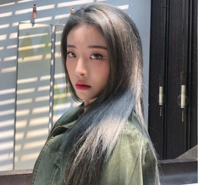 什么颜色的奶茶色好看又显白,染什么颜色显白减龄奶茶色