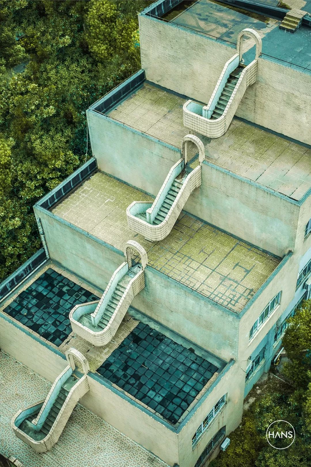 这里是青山，请长按保存