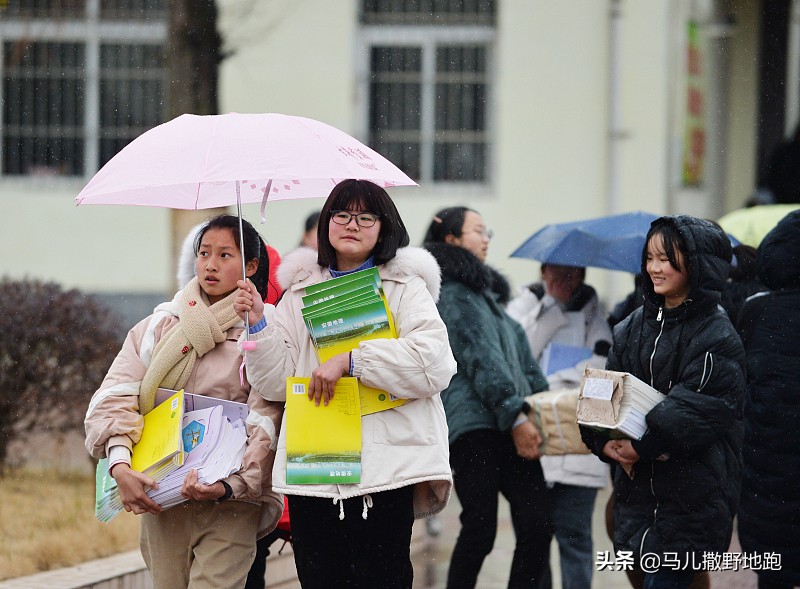 父母曾用过什么狠招阻止你早恋,当女儿早恋了父母应该怎么沟通