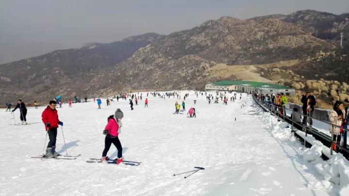 枣庄莲青山滑雪雪道多长,枣庄莲青山滑雪场门票