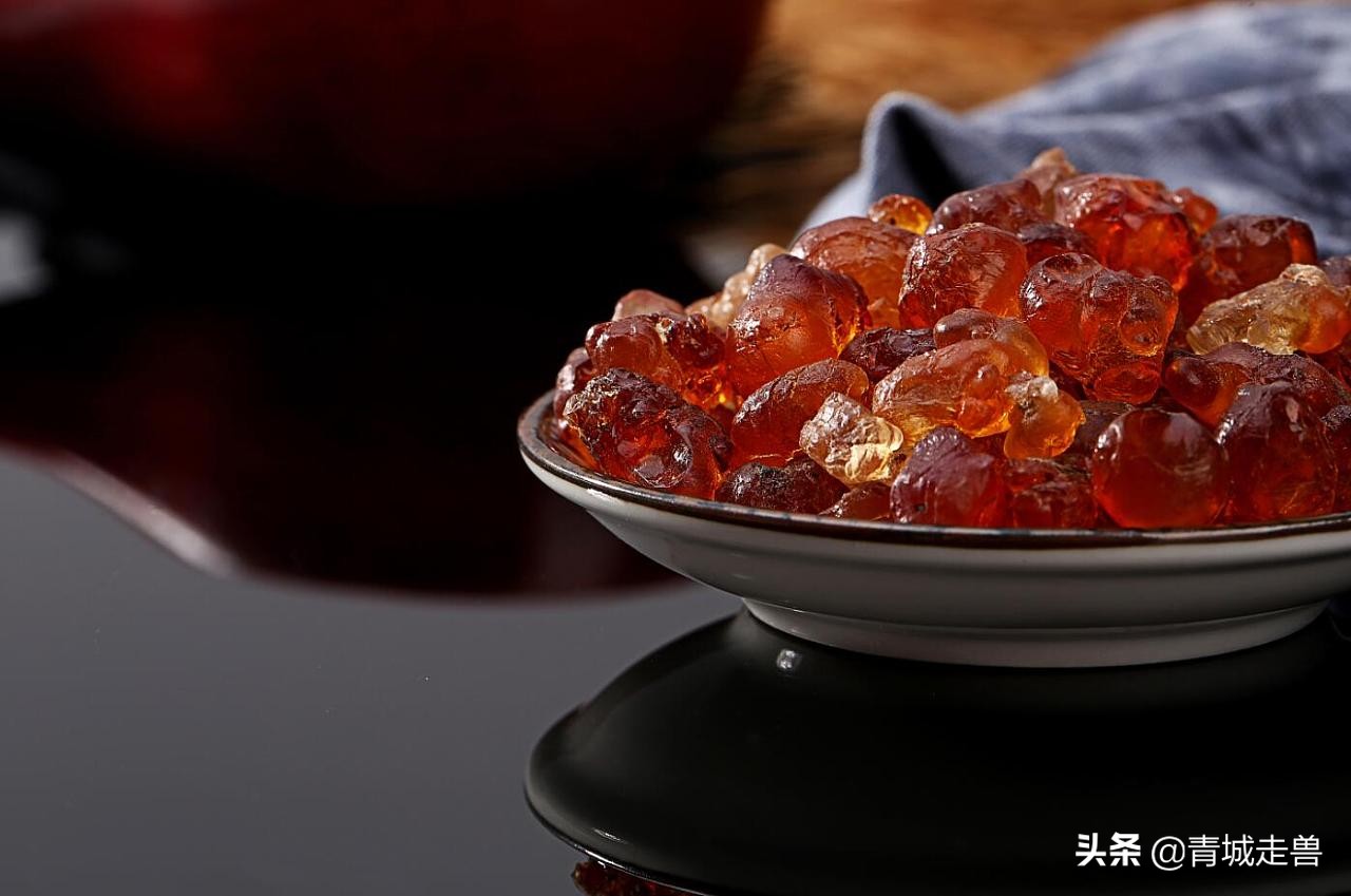 春节，宅在家里吃什么？教你做碗桃胶银耳羹，简单营养还美味