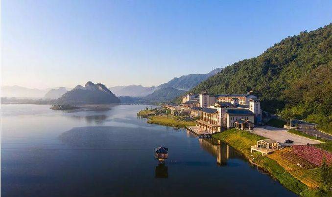 隐藏在英德一座微派风格的酒店—一幅灵动与纸上的古邑国画