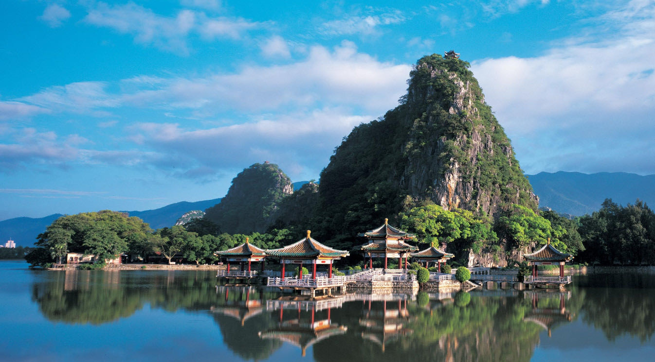 七星坠落玉湖来,乱点湖光水上栽,带你云游人间仙境七星岩。