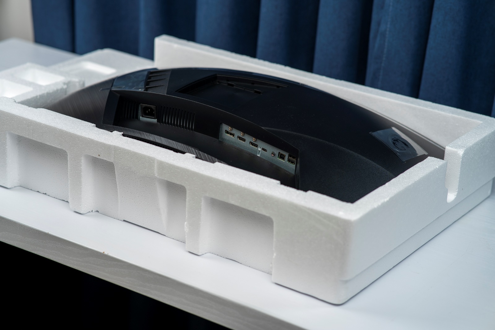 32英寸1800r曲面屏测评,32寸显示器1800r实测