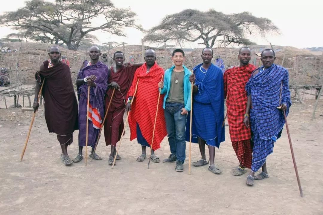 他一人一车环游五大洲，遭连环抢劫，却看见最美的风景